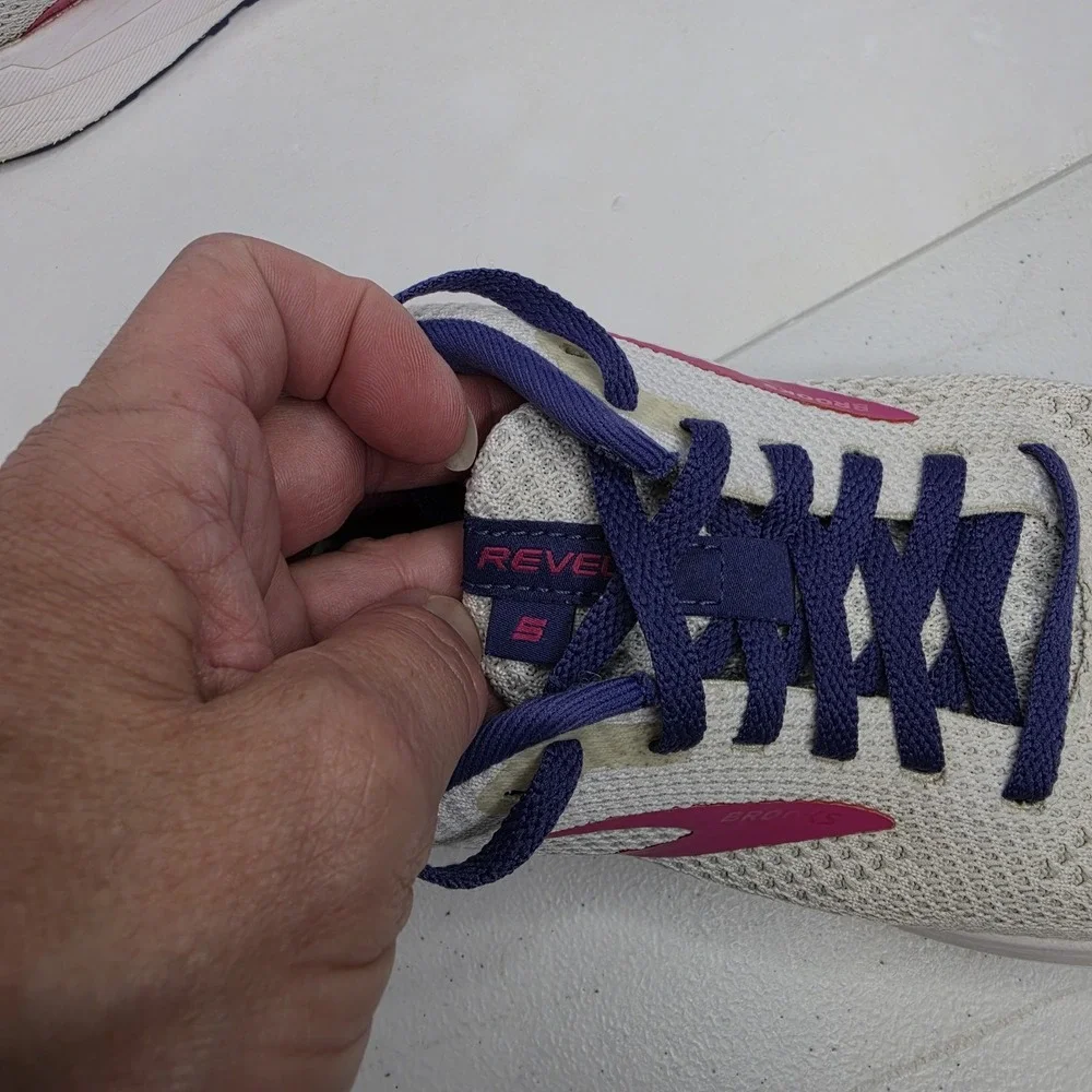 Brooks Revel Womens Tennis Shoes Sneakers Size 7 Off White Pink Purple
